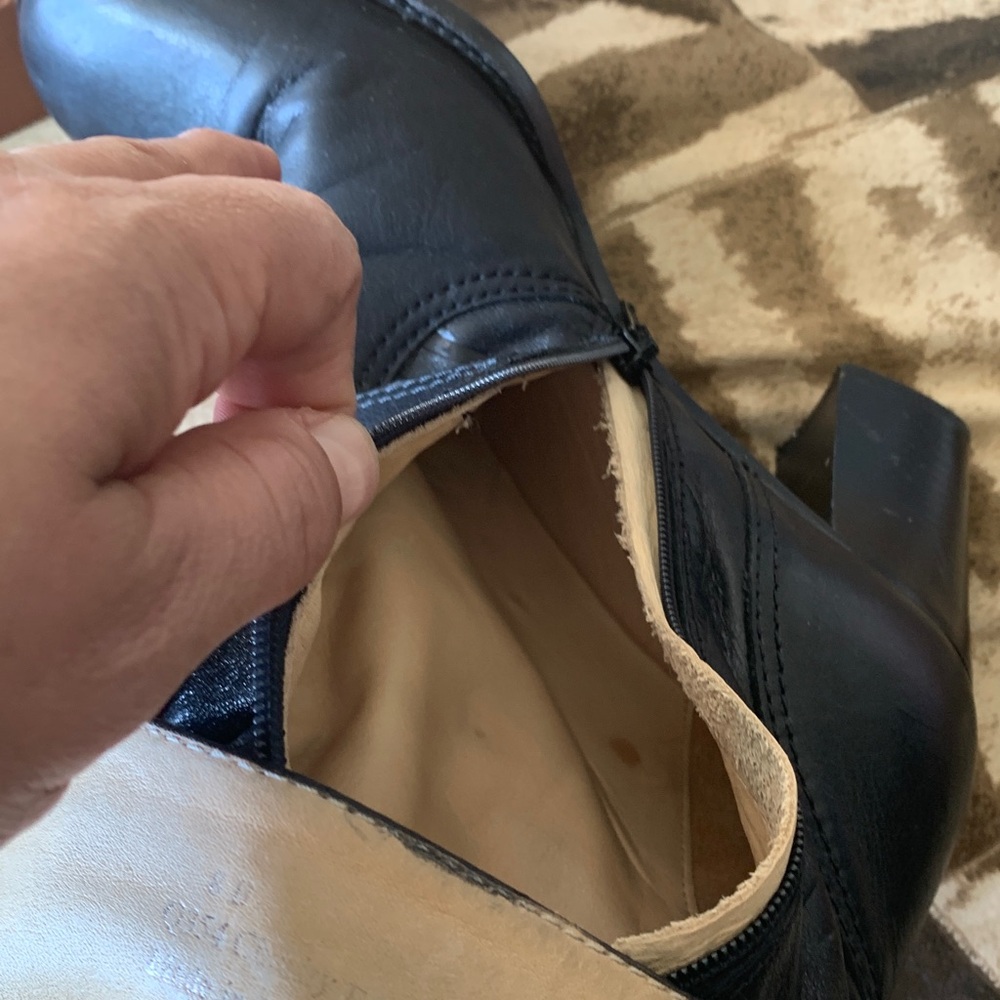 COACH 
CHARITY EMBOSSD CALF
0354
BLACK
Made in Italy 8B
Coach 1941 - Picture 14 of 16